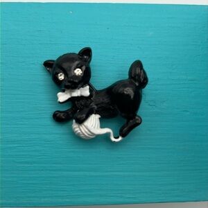 Vintage Gerry’s signed black cat kitten ball of yarn rhinestone eyes pin brooch